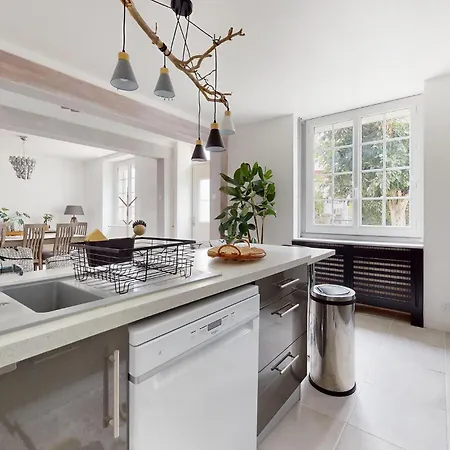 4 Bedroom Gorgeous In Jarnac