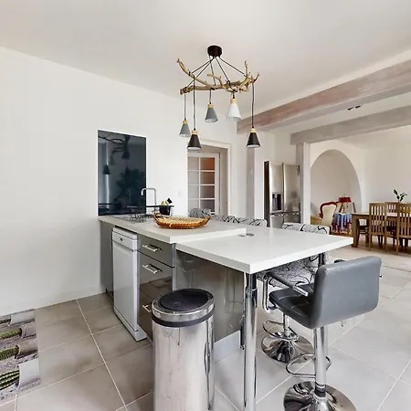 4 Bedroom Gorgeous In Σπίτι διακοπών Jarnac