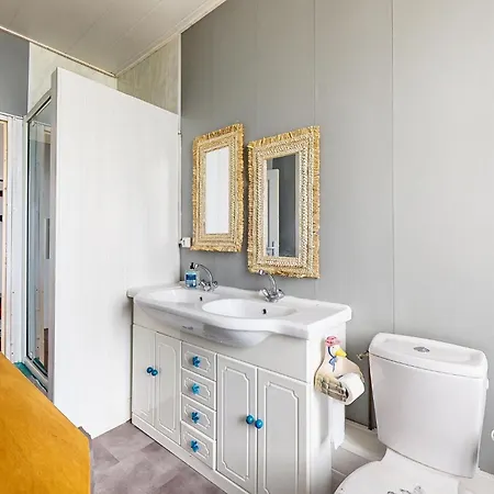 4 Bedroom Gorgeous In Σπίτι διακοπών Jarnac