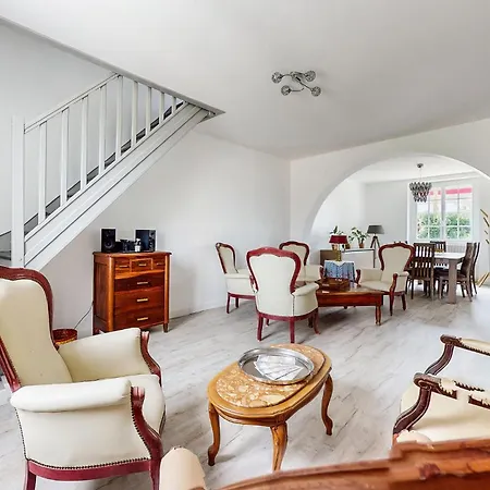 4 Bedroom Gorgeous In Σπίτι διακοπών Jarnac