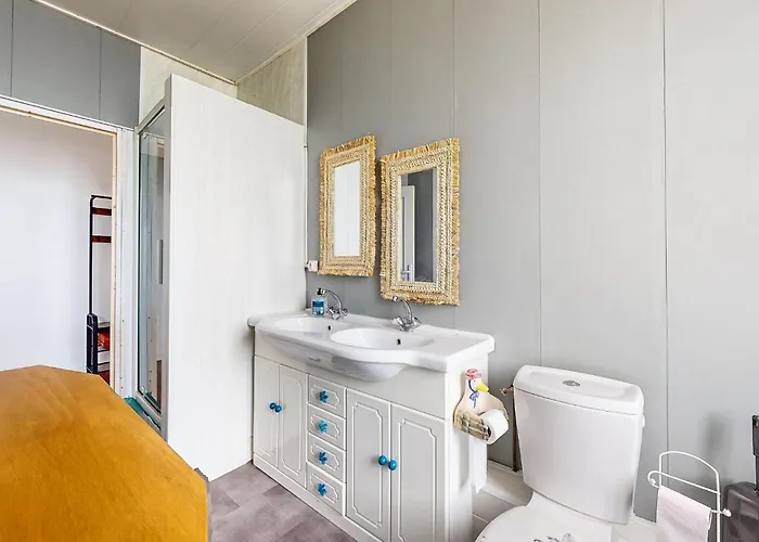 4 Bedroom Gorgeous In Feriehus Jarnac