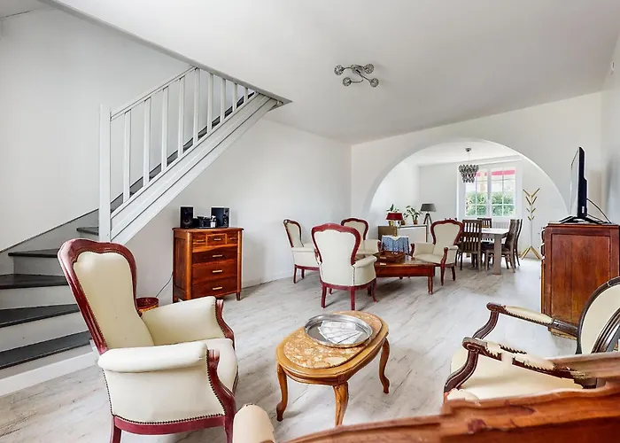 4 Bedroom Gorgeous In Feriehus Jarnac